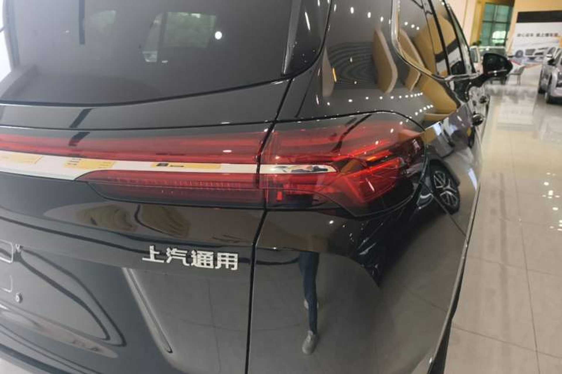 Used Buick Envision 2026 Model Equinox Plus 28T Two-Wheel-Drive Platinum Edition Right Rear Taillight