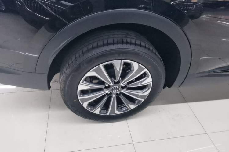 Used Buick Envision 2026 Model Equinox Plus 28T Two-Wheel-Drive Platinum Edition Right Rear Wheel Hub
