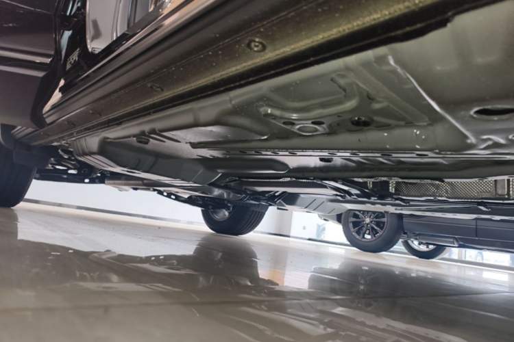 Used Buick Envision 2026 Model Equinox Plus 28T Two-Wheel-Drive Platinum Edition Right Side Sill