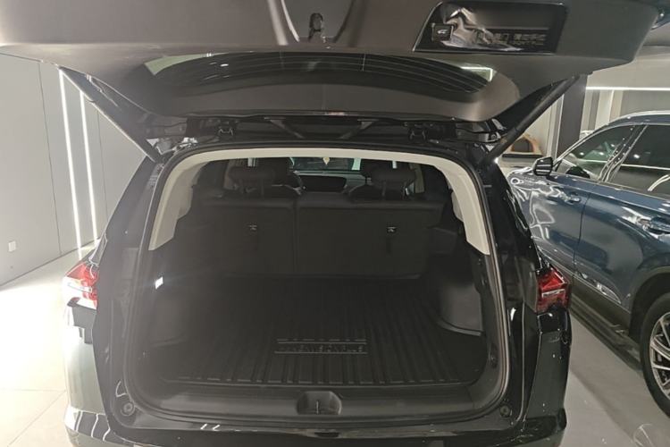 Used Buick Envision 2026 Model Equinox Plus 28T Two-Wheel-Drive Platinum Edition Trunk