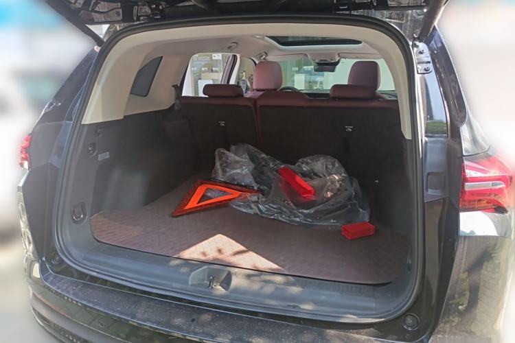 Used Buick Envision 2026 Model Equinox Plus 28T Two-Wheel-Drive Platinum Edition Trunk