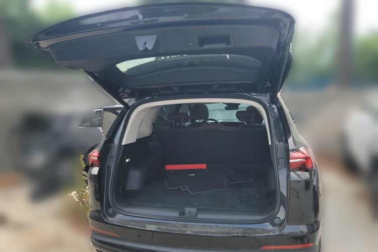 Used Buick Envision 2026 Model Equinox Plus 28T Two-Wheel-Drive Platinum Edition Trunk