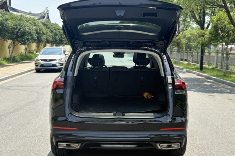 Used Buick Envision 2026 Model Equinox Plus 28T Two-Wheel-Drive Platinum Edition Trunk