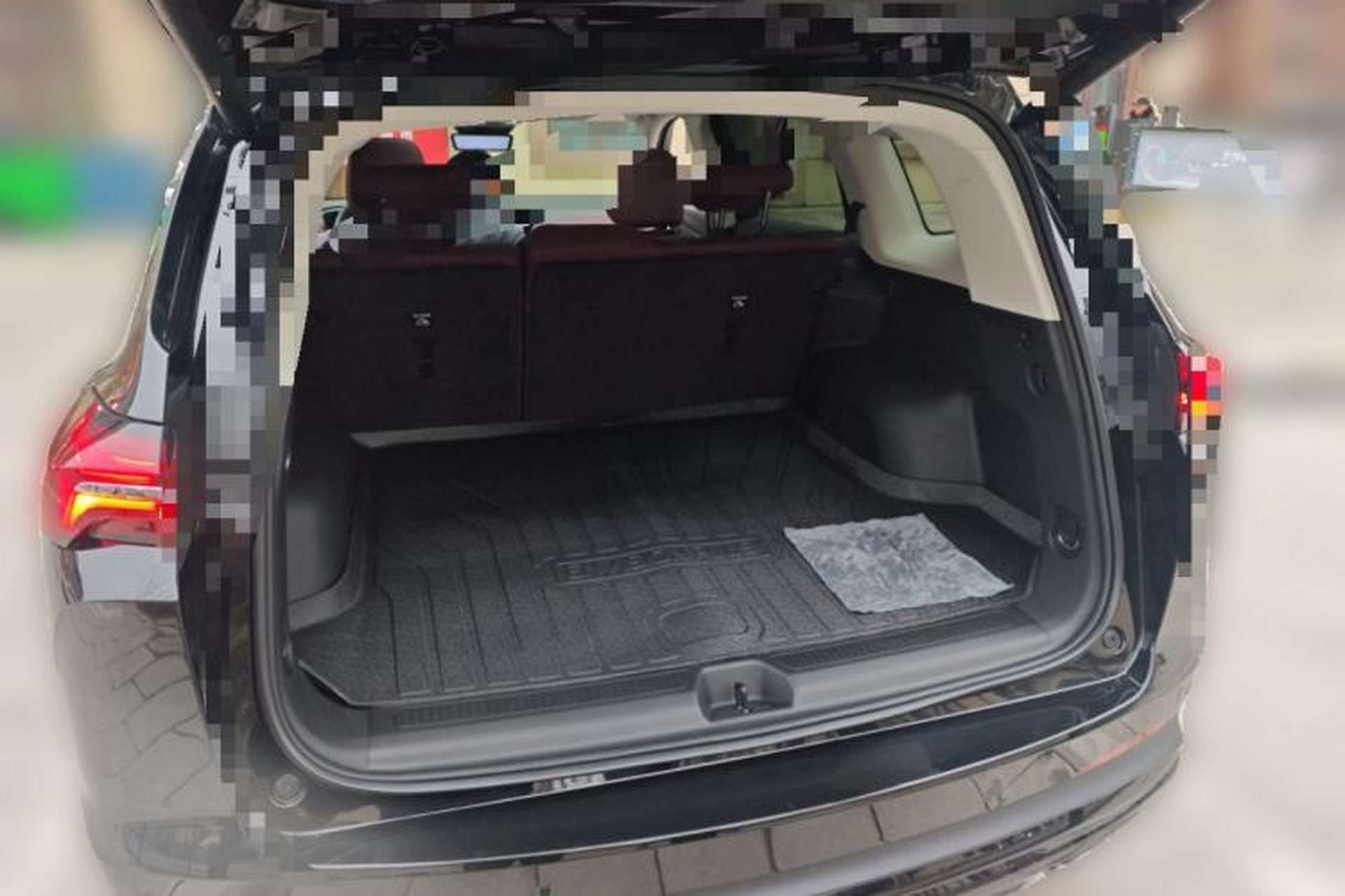 Used Buick Envision 2026 Model Equinox Plus 28T Two-Wheel-Drive Platinum Edition Trunk