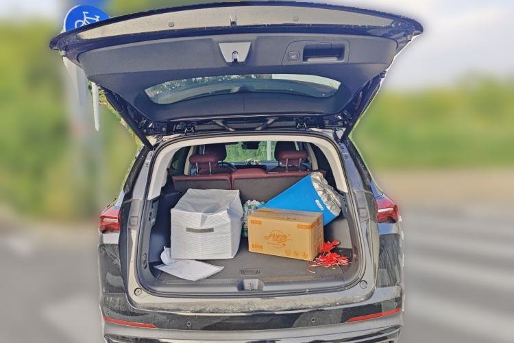 Used Buick Envision 2026 Model Equinox Plus 28T Two-Wheel-Drive Platinum Edition Trunk