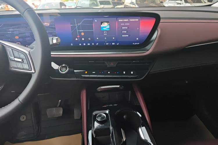 Used Buick Envision 2026 Model Range: Equinox S 25T Enjoyment Platinum Edition Audio And AC Panel