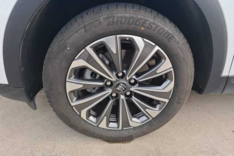 Used Buick Envision 2026 Model Range: Equinox S 25T Enjoyment Platinum Edition Exterior 4