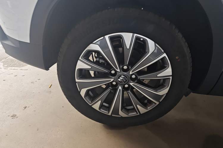 Used Buick Envision 2026 Model Range: Equinox S 25T Enjoyment Platinum Edition Exterior 5