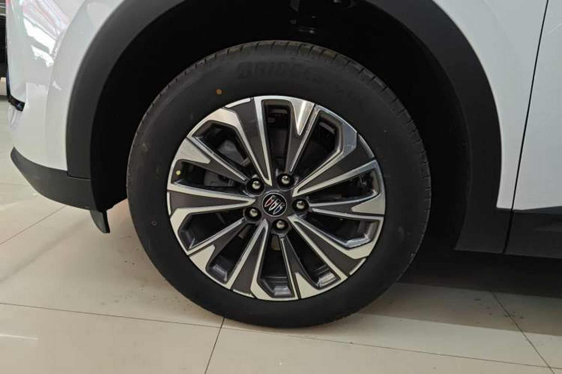 Used Buick Envision 2026 Model Equinox Plus 28T Two-Wheel-Drive Platinum Edition Exterior 7