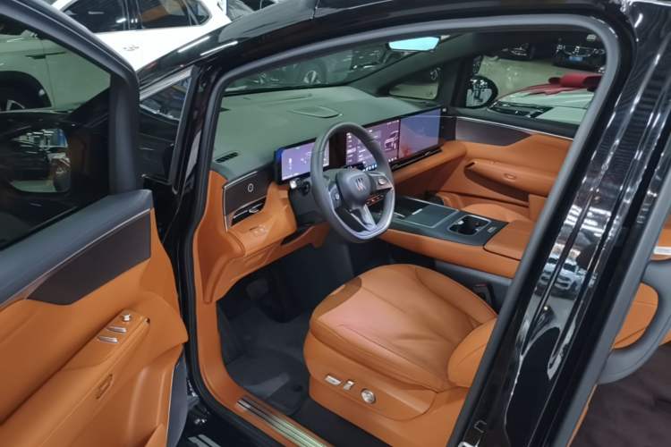 Used Buick Envision Family 2026 Luxury Edition Driver Seat