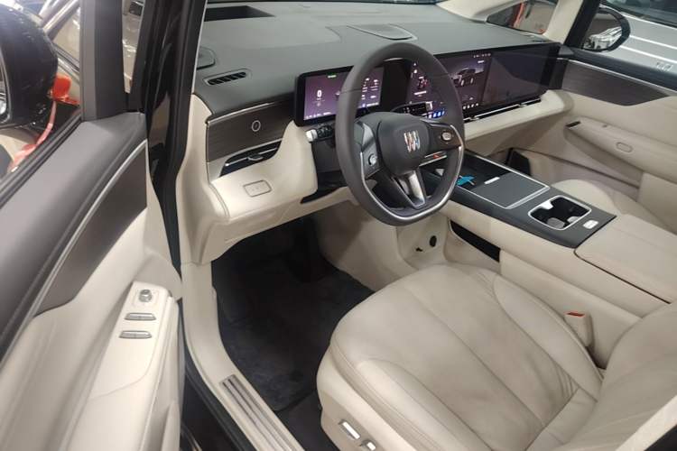 Used Buick Envision Family 2026 Luxury Edition Driver Seat