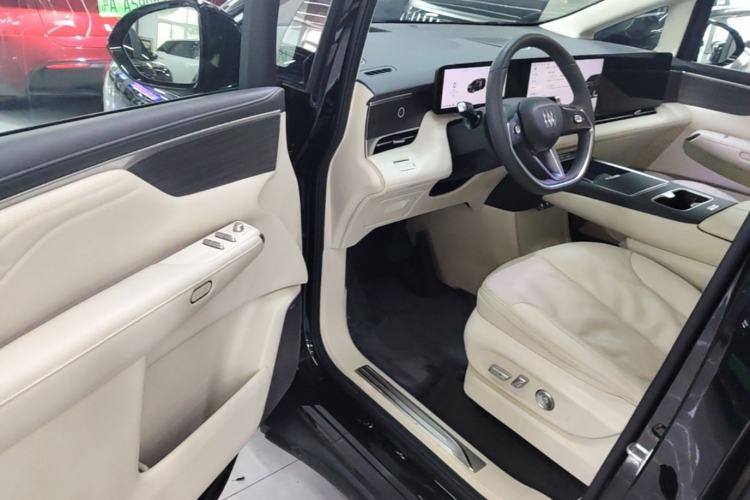 Used Buick Envision Family 2026 Luxury Edition Driver Seat