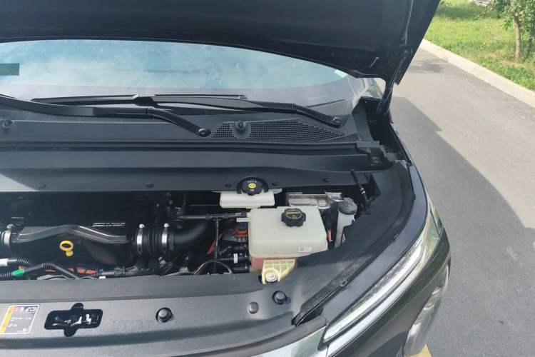 Used Buick Envision Family 2026 Luxury Edition Engine Bay Left
