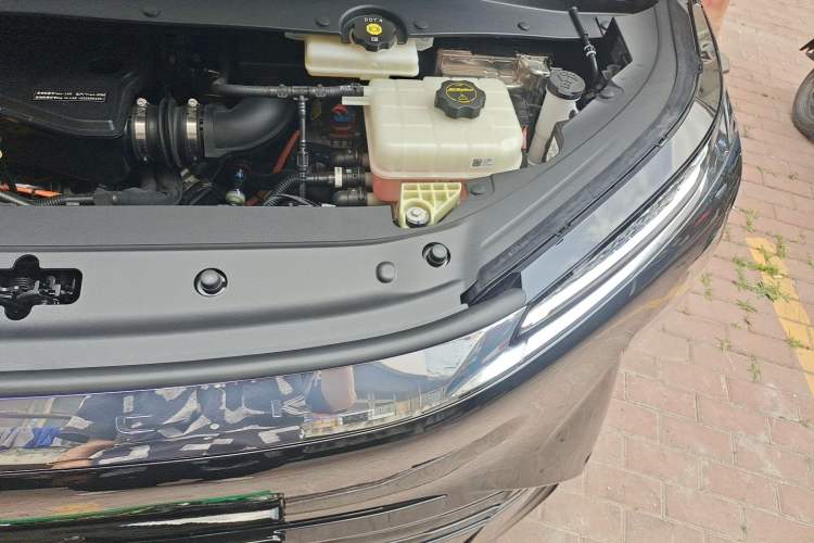 Used Buick Envision Family 2026 Luxury Edition Engine Bay Left