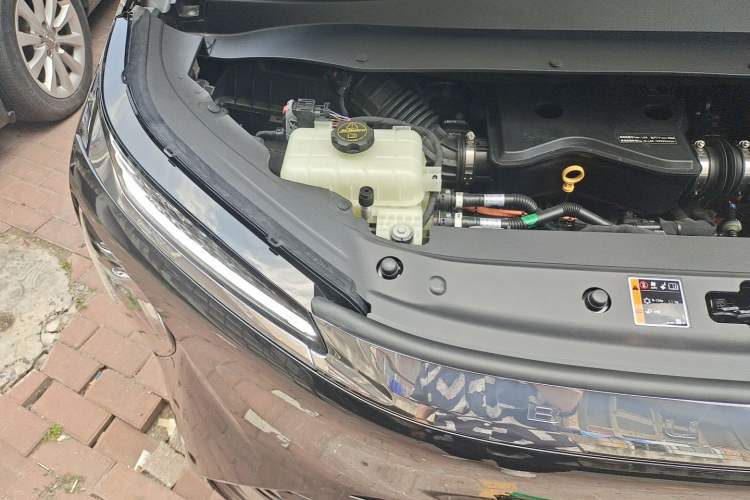 Used Buick Envision Family 2026 Luxury Edition Engine Bay Right