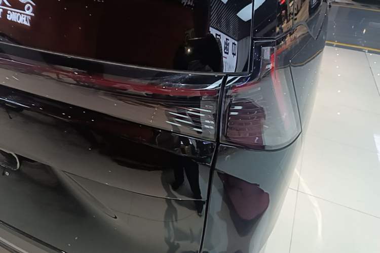 Used Buick Envision Family 2026 Luxury Edition Exterior 3