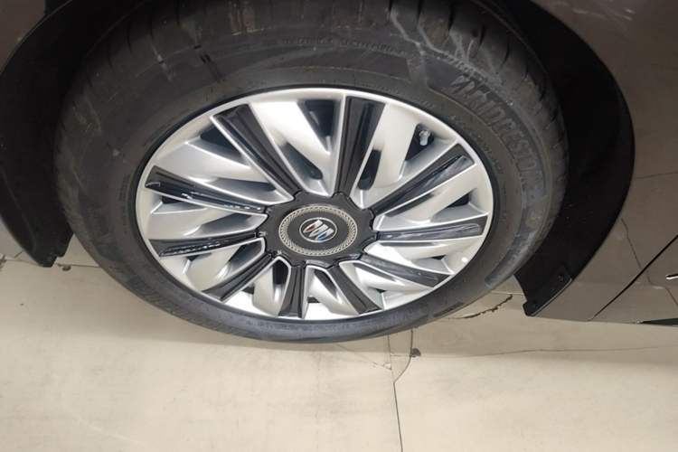Used Buick Envision Family 2026 Luxury Edition Exterior 4