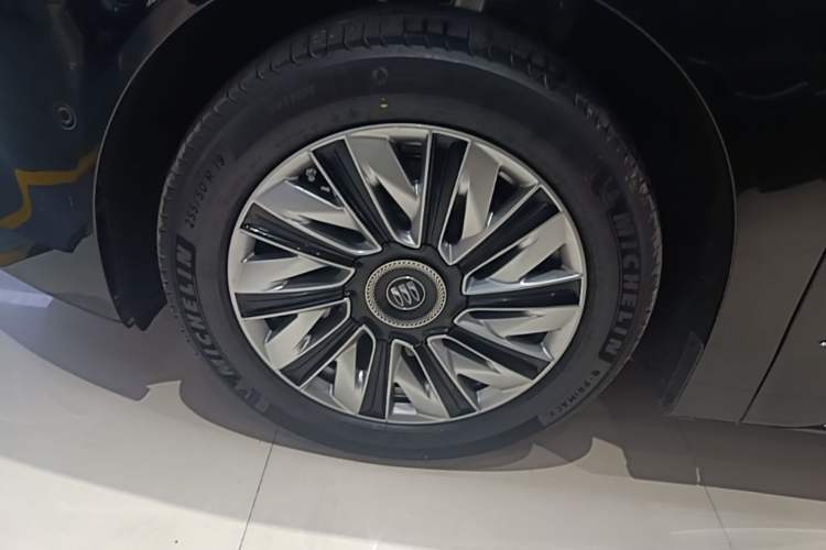 Used Buick Envision Family 2026 Luxury Edition Exterior 4