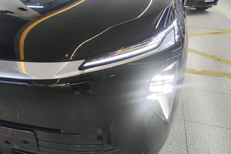 Used Buick Envision Family 2026 Luxury Edition Left Front Headlight