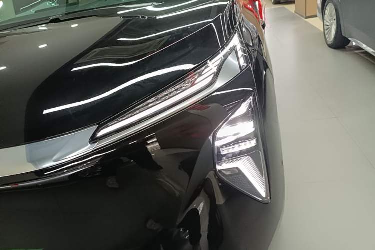 Used Buick Envision Family 2026 Luxury Edition Left Front Headlight