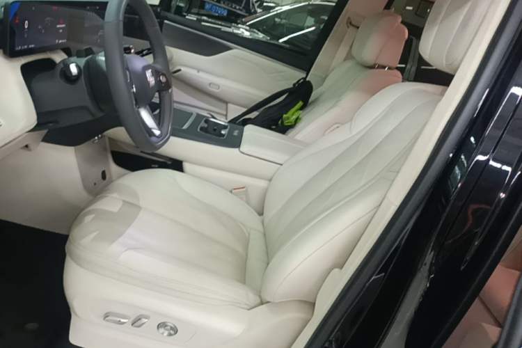 Used Buick Envision Family 2026 Luxury Edition Left Front Seat