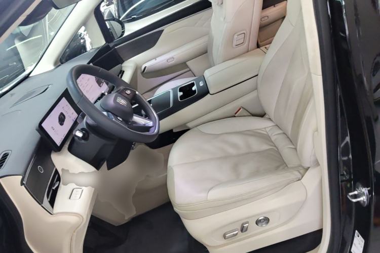 Used Buick Envision Family 2026 Luxury Edition Left Front Seat