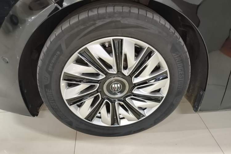 Used Buick Envision Family 2026 Luxury Edition Left Front Wheel Hub