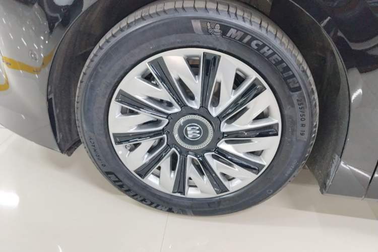 Used Buick Envision Family 2026 Luxury Edition Left Front Wheel Hub