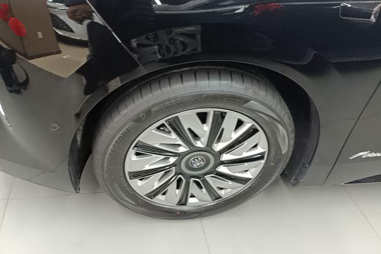 Used Buick Envision Family 2026 Luxury Edition Left Front Wheel Hub
