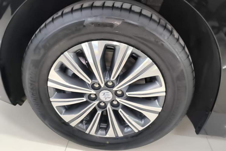 Used Buick Envision Family 2026 Model Wanjia Version Left Front Wheel Hub