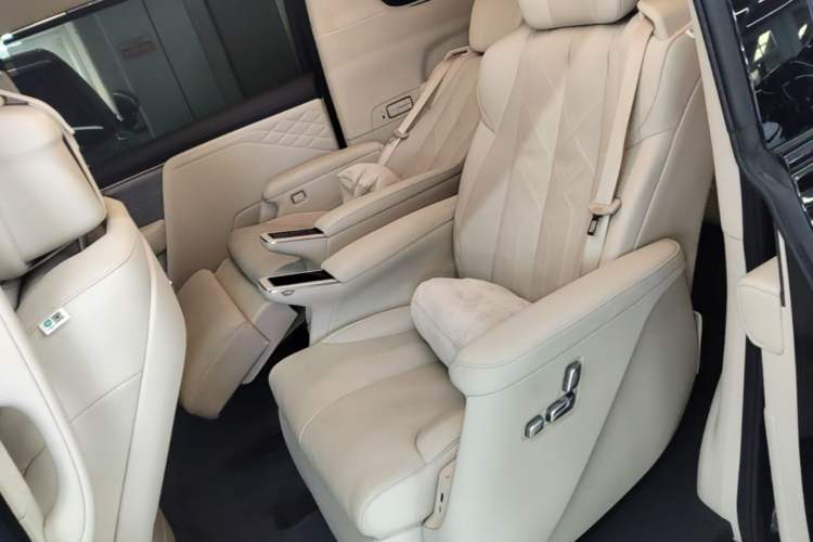 Used Buick Envision Family 2026 Luxury Edition Left Rear Seat