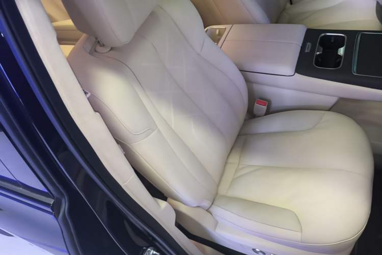 Used Buick Envision Family 2026 Luxury Edition Right Front Seat