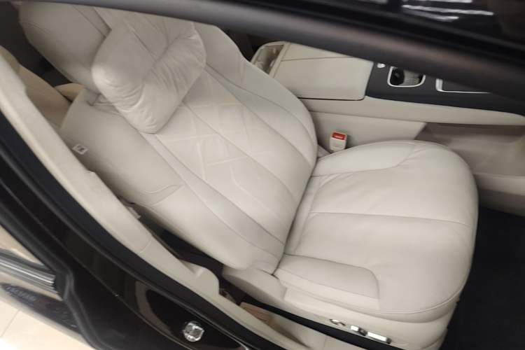 Used Buick Envision Family 2026 Luxury Edition Right Front Seat