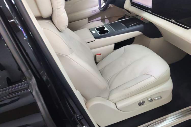 Used Buick Envision Family 2026 Luxury Edition Right Front Seat