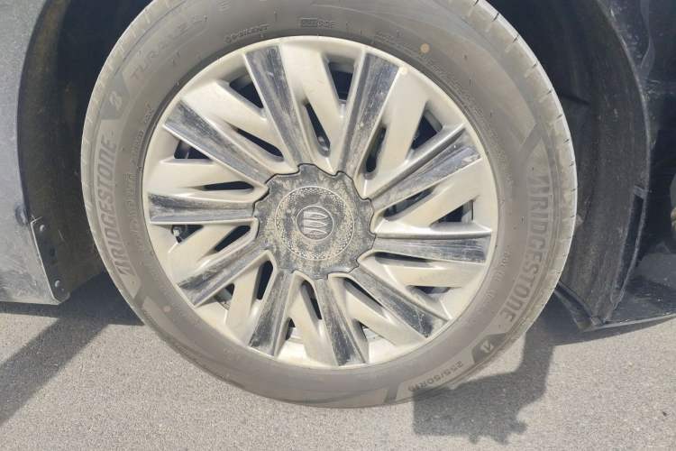 Used Buick Envision Family 2026 Luxury Edition Right Front Wheel Hub