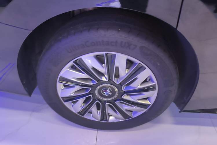 Used Buick Envision Family 2026 Luxury Edition Right Rear Wheel Hub