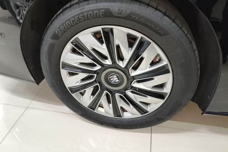 Used Buick Envision Family 2026 Luxury Edition Right Rear Wheel Hub