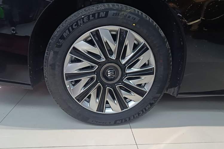 Used Buick Envision Family 2026 Luxury Edition Right Rear Wheel Hub