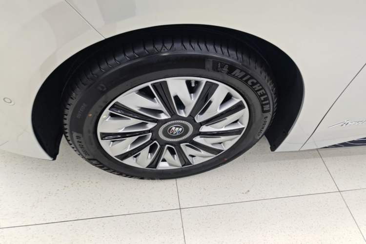 Used Buick Envision Family 2026 Luxury Edition Exterior 4