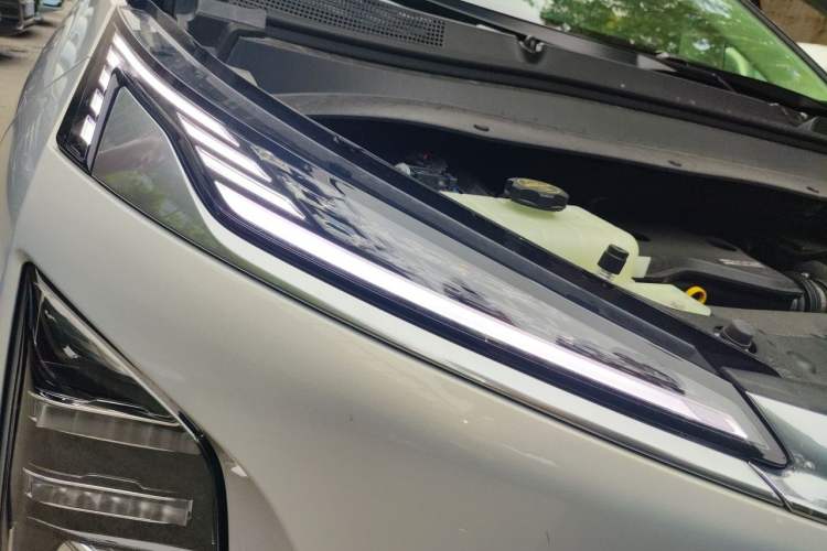 Used Buick Envision Family 2026 Luxury Edition Right Front Headlight