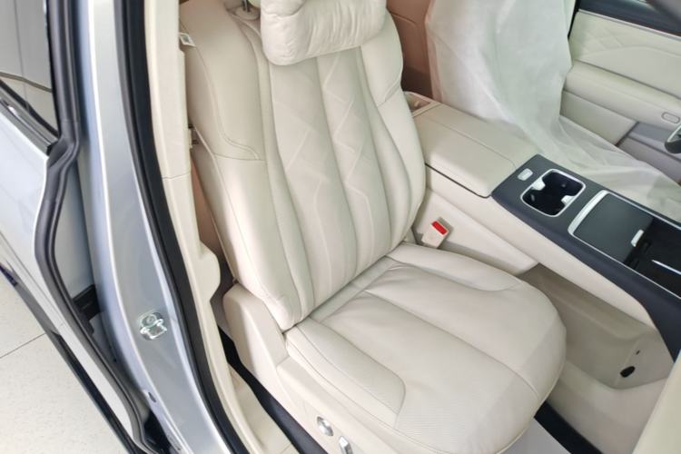 Used Buick Envision Family 2026 Luxury Edition Right Front Seat