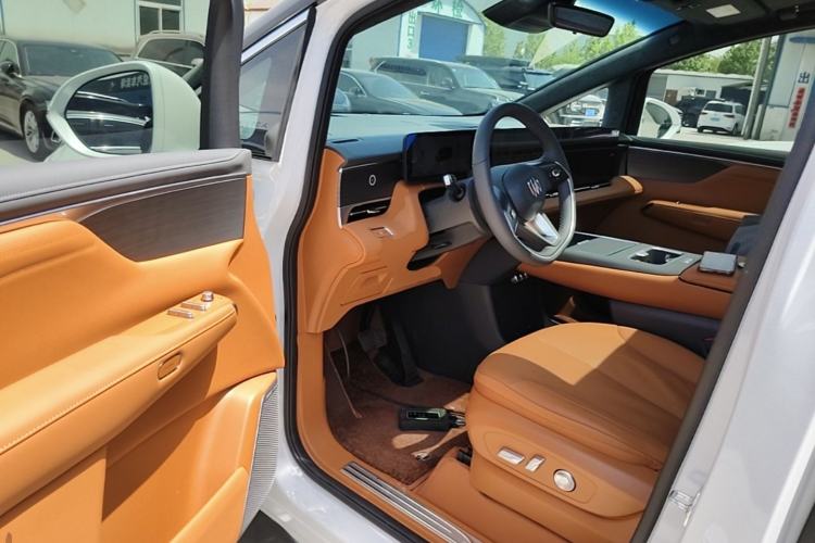 Used Buick Envision Family 2026 Luxury Edition Driver Seat