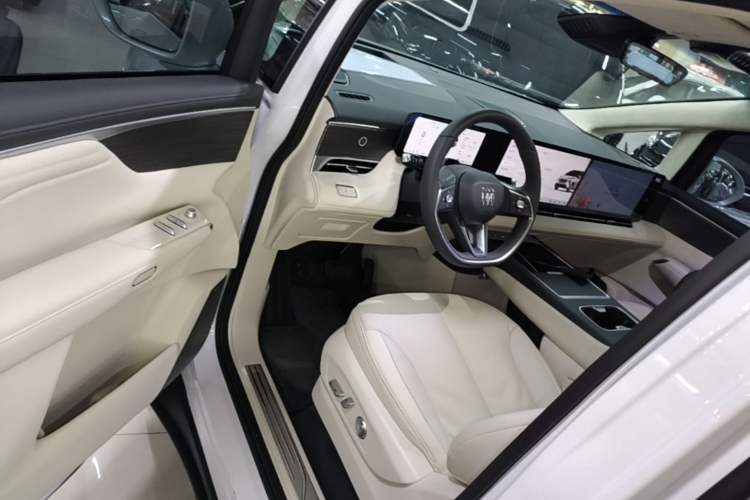 Used Buick Envision Family 2026 Luxury Edition Driver Seat