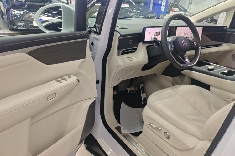 Used Buick Envision Family 2026 Luxury Edition Driver Seat