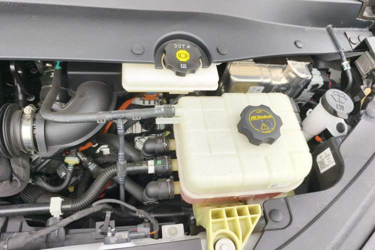 Used Buick Envision Family 2026 Luxury Edition Engine Bay Left
