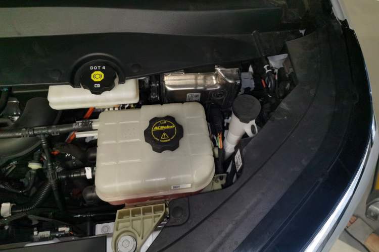Used Buick Envision Family 2026 Luxury Edition Engine Bay Left