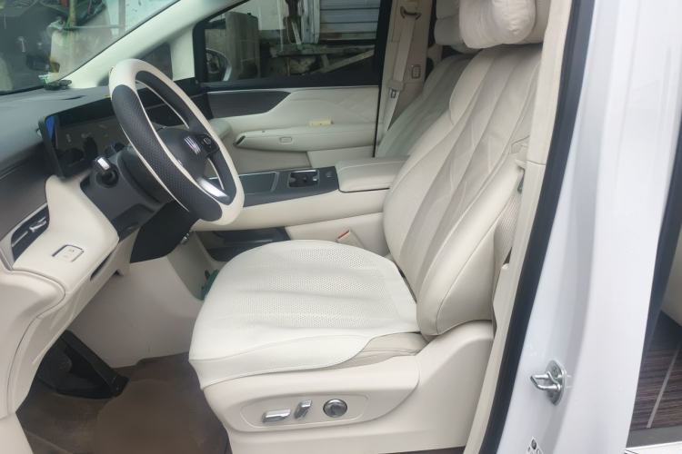 Used Buick Envision Family 2026 Luxury Edition Left Front Seat