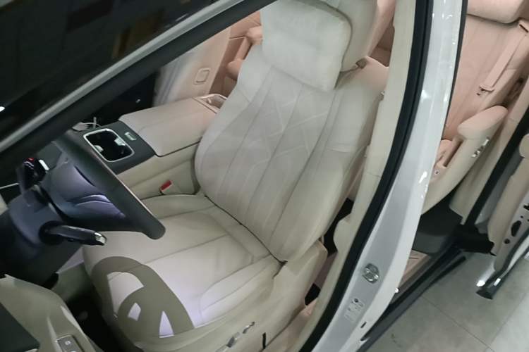 Used Buick Envision Family 2026 Luxury Edition Left Front Seat