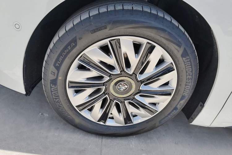 Used Buick Envision Family 2026 Luxury Edition Left Front Wheel Hub