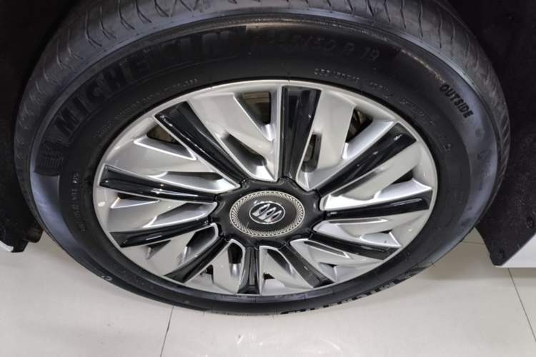 Used Buick Envision Family 2026 Luxury Edition Left Front Wheel Hub